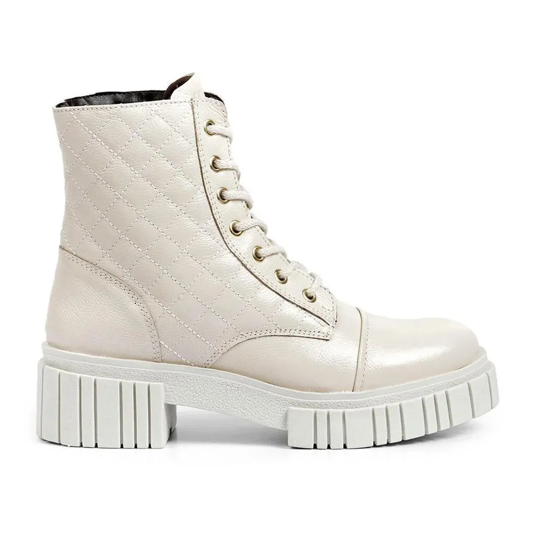 Bota Coturno Calprado Feminina Couro Matelassê Dia a Dia Off White Kader Woman