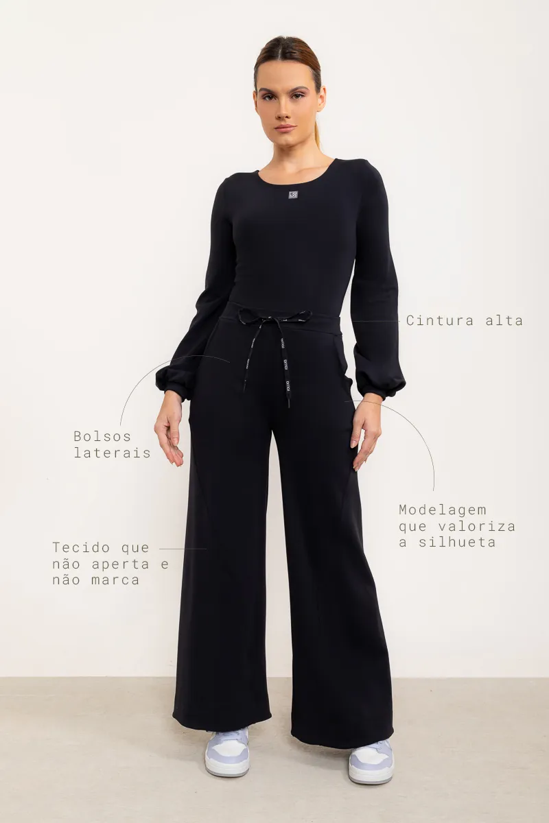 Calça flare Entusiasmo de cintura alta com bolsos laterais e tecido tecnológico - Preto