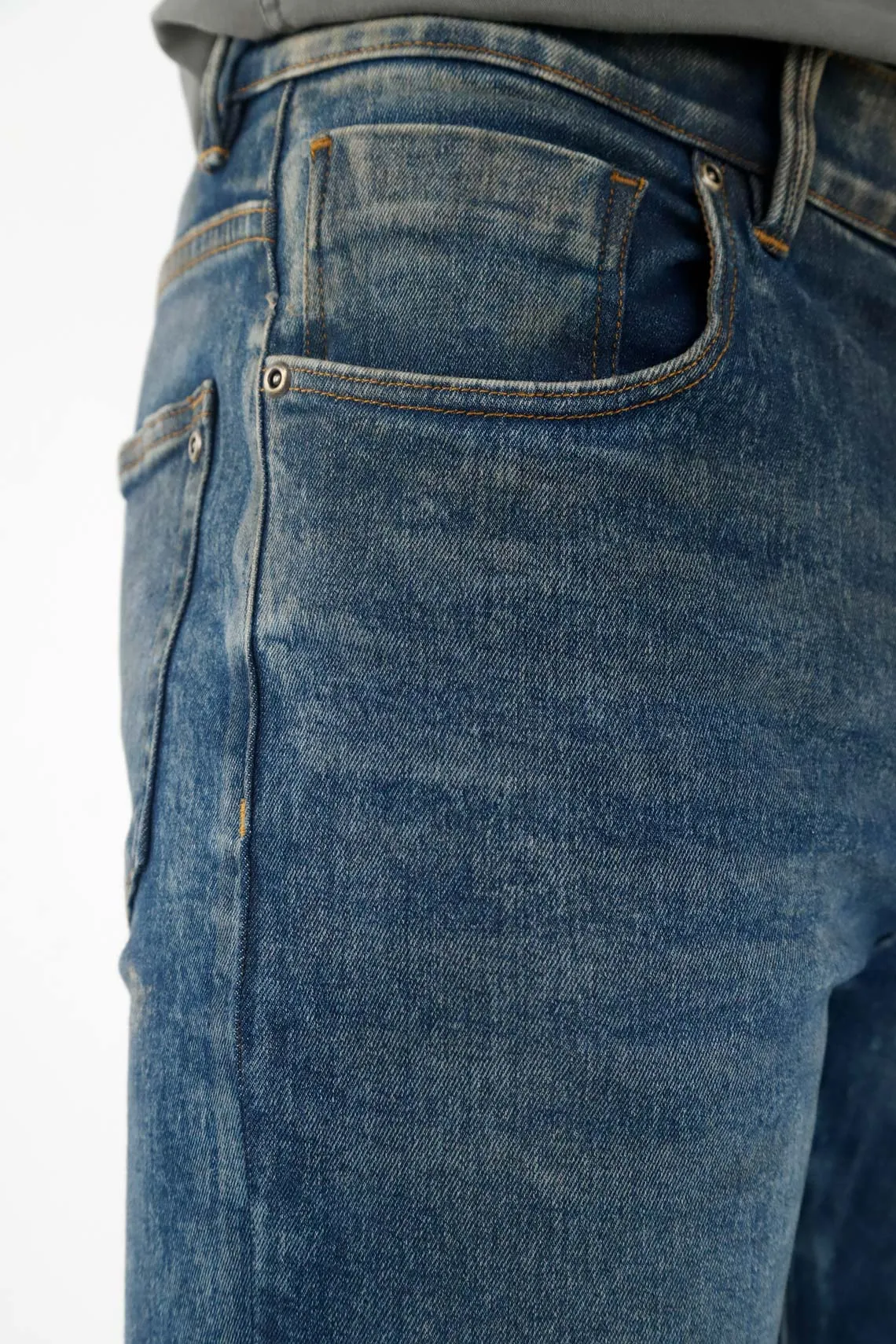 Jean con manualidad láser azul para hombre