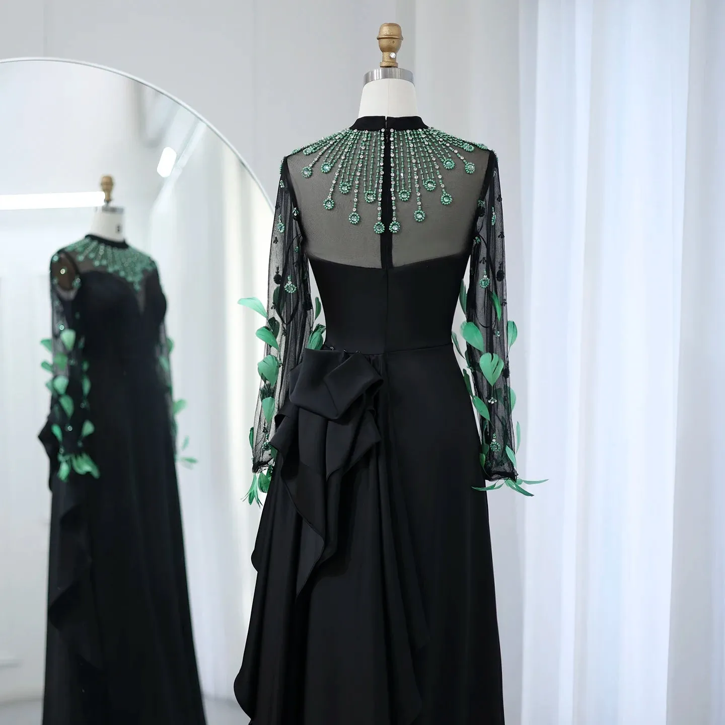 Vestido de Festa Longo Preto Majestoso com Detalhes Cristal - Modelo Especial