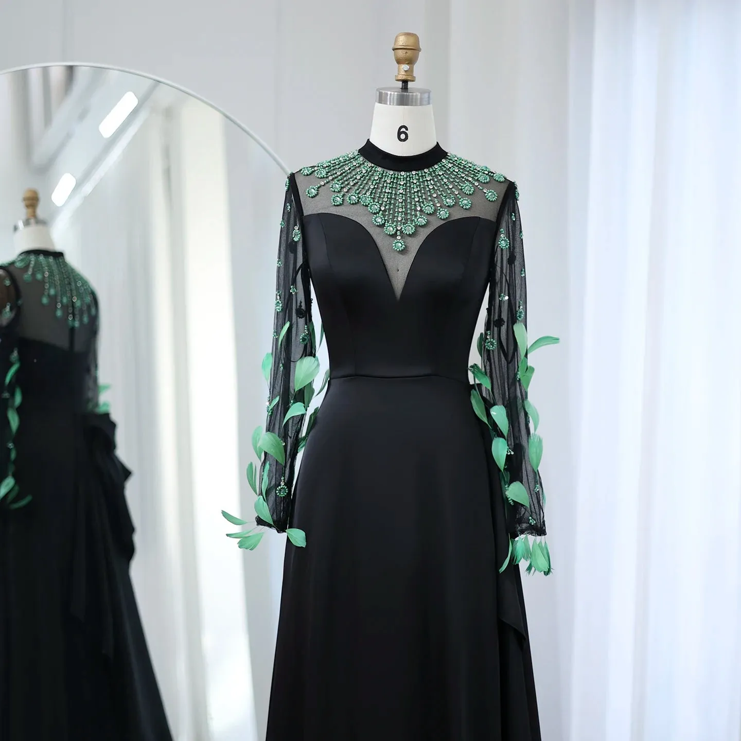 Vestido de Festa Longo Preto Majestoso com Detalhes Cristal - Modelo Especial