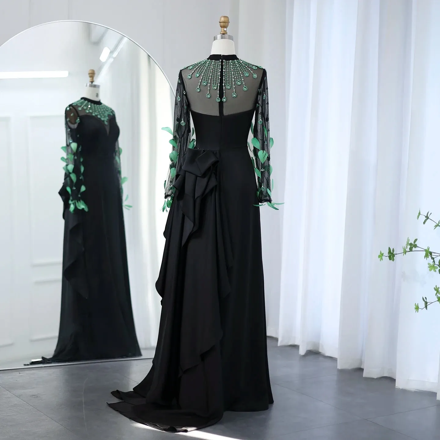 Vestido de Festa Longo Preto Majestoso com Detalhes Cristal - Modelo Especial