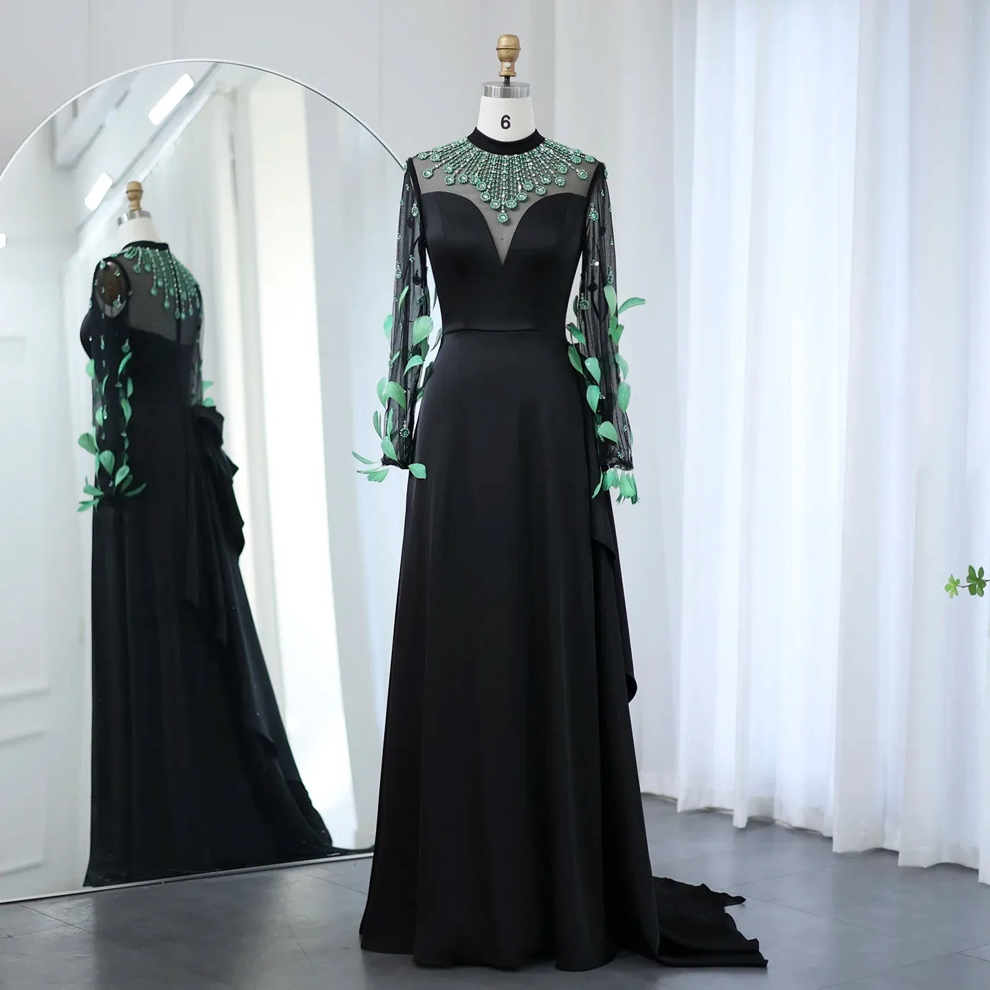 Vestido de Festa Longo Preto Majestoso com Detalhes Cristal - Modelo Especial