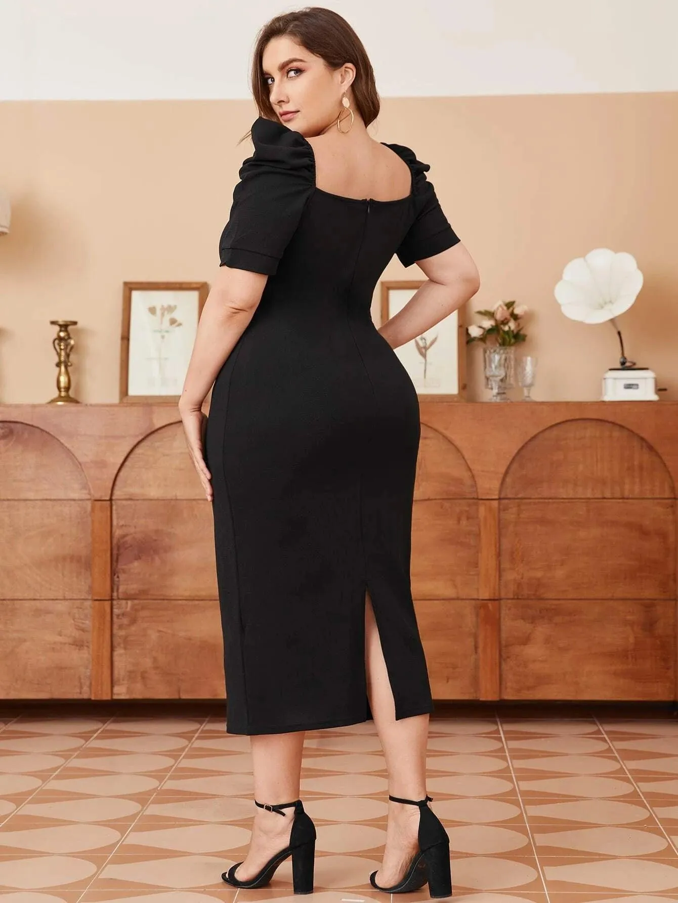 Vestido Midi Preto Com Decote Em U - Saskia